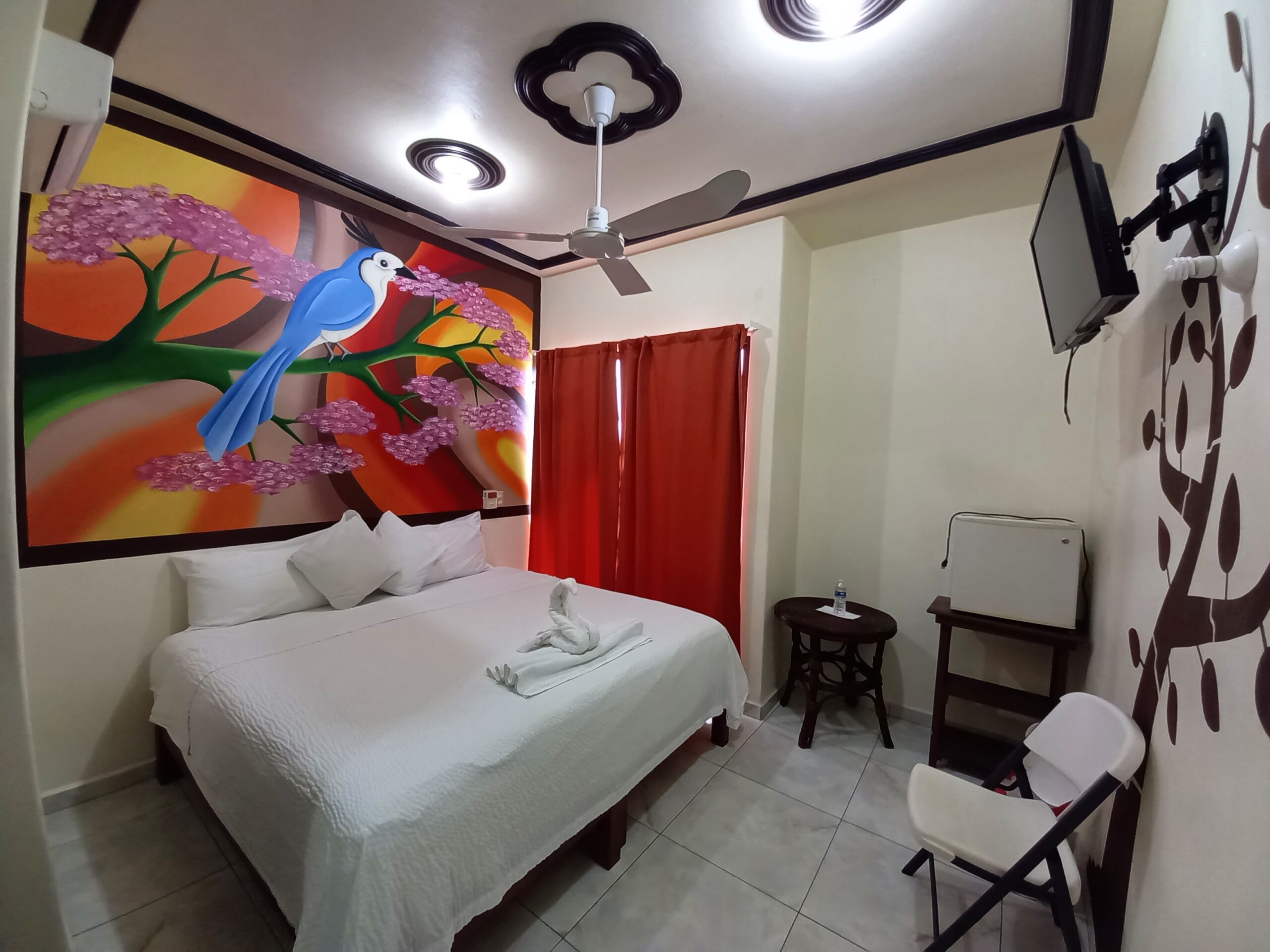 Posada Diamante en La Crucecita, Huatulco, tiene precios económicos y está ubicada cerca del parque central.